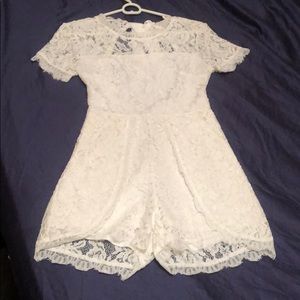 3/$20 FRANCESCAS WHITE LACE ROMPER size XS
